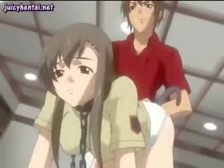 Animen stunner åtnjuter en anala dildon