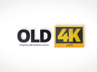 Old4k. grand امرأة سمراء المصيد ال لحظة إلى غوى قديم رجل