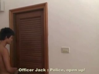 شرطة ضابط امتص بواسطة الآسيوية طرفة عين