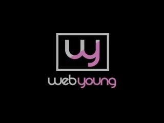 Webyoung lesbisk ung lady blir fittor uppäten på reception