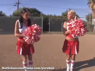 I shquar treshe me 2 cheerleaders!
